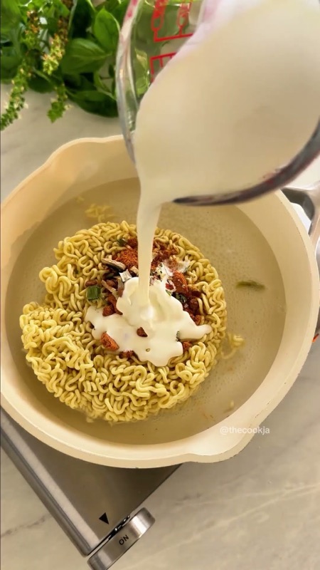 Still from the Short “Creamy Shin Ramen with Cheese” by COOKJA