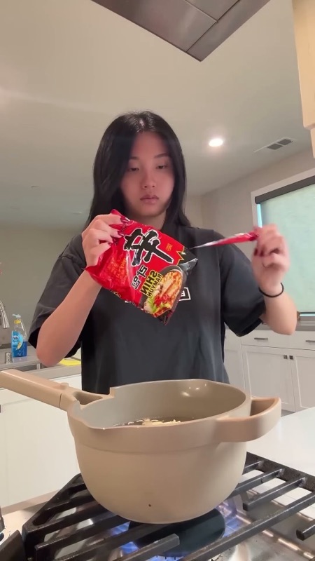 Still from the Short “Following a Korean Michelin Star Chef’s Ramen Tutorial” by jupywrld