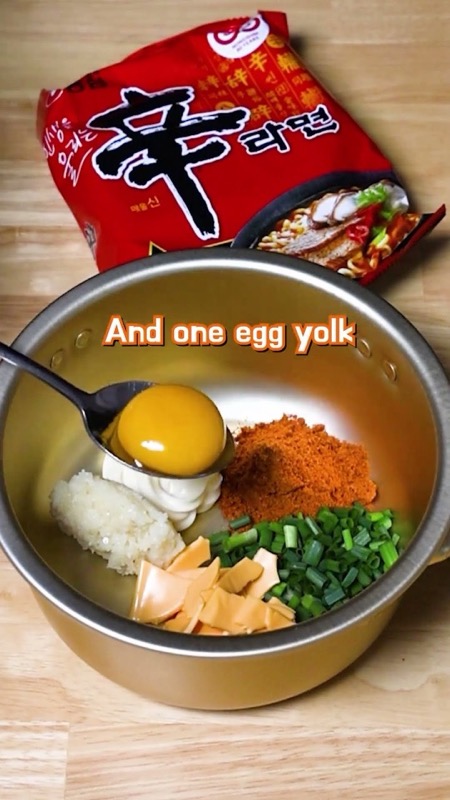 Still from the Short “Korea’s Viral Shin Ramyun Mayo Recipe” by Moon Can Cook