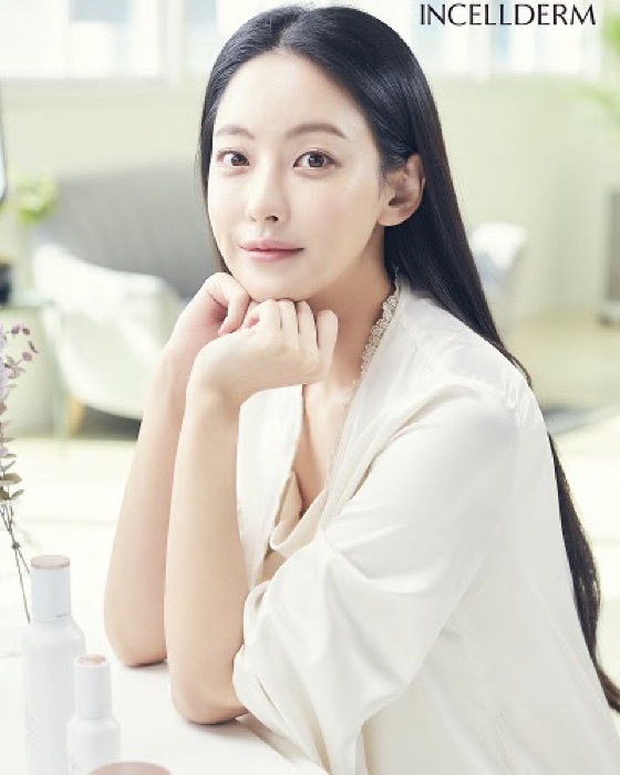 Actor Oh Yeon-seo in an Incellderm campaign photo
